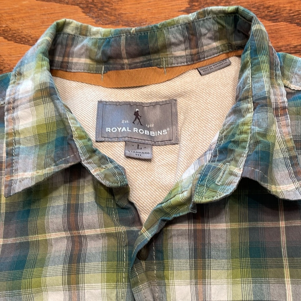 Green button down - Picture 3 of 3